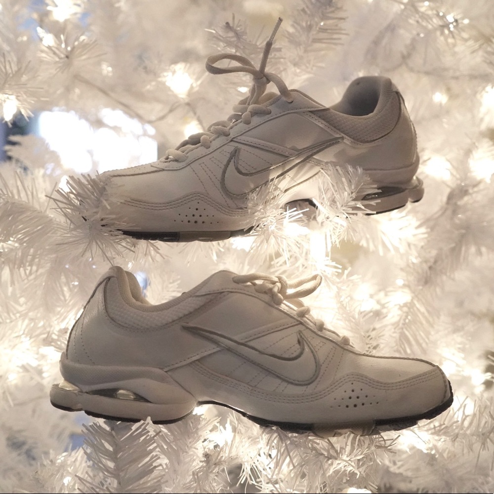 NIKE SHOES | TRAINING | WOMENS | FITS LIKE A 7 !!!